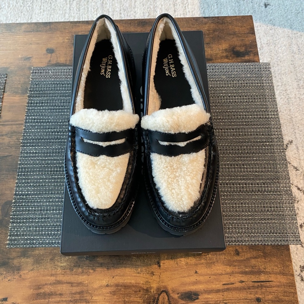 G.H. Bass, Whitney Cozy SL, Black Leather lug loafers, NIB, size 8 M. Brand new.